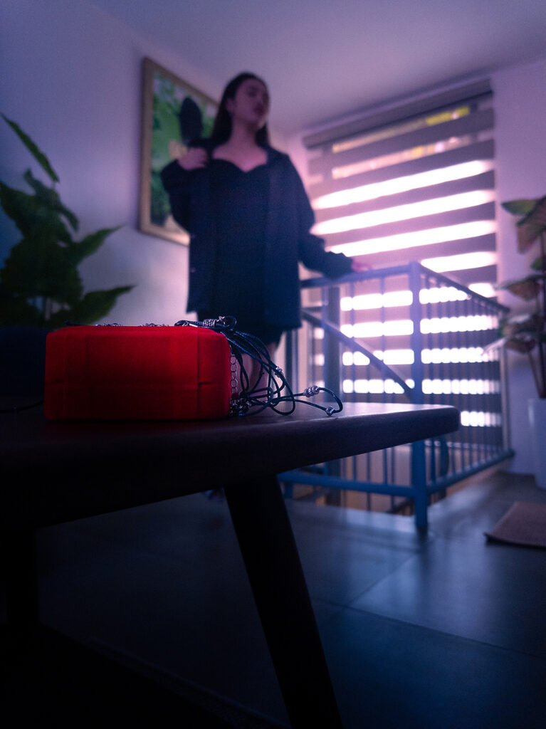 Sa May Alaala - Kuwintas Lang Niya